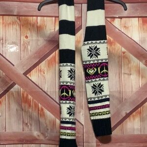Joe Boxer. Snowflake and peace symbol, heart, colorful scarf.